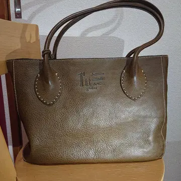 브라운 가죽 토트백 스터드 장식