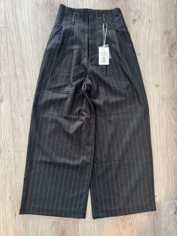 새상품 그레이 핀스트라이프 와이드 팬츠