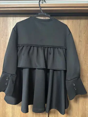 노카라 자켓 블랙 프릴 디자인