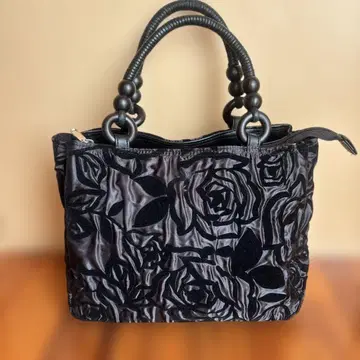 블랙 꽃무늬 엠보싱 핸드백