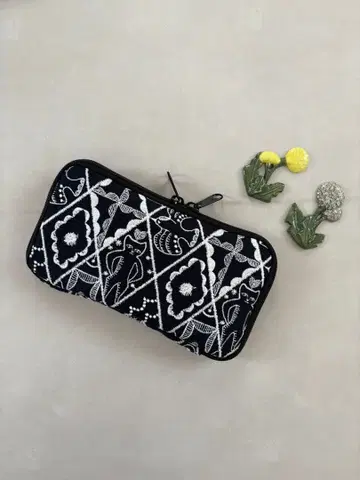 미나 페르호넨 심포니 멀티 파우치