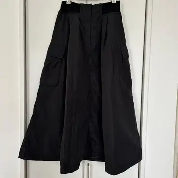 새상품 라디에이트 블랙 플레어 스커트 허리밴딩 정가 21780엔