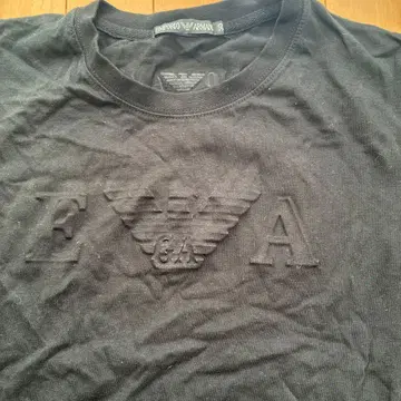 EMPORIO ARMANI 블랙 T셔츠