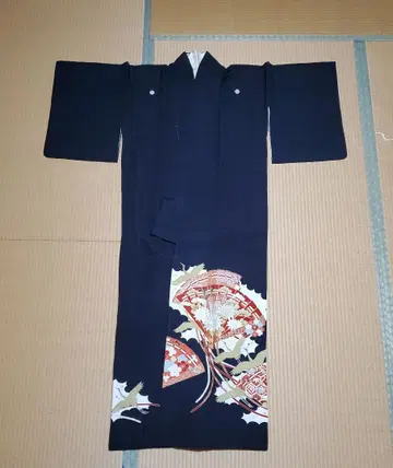 블랙 전통 예복 기모노 부채 패턴 고급스러움