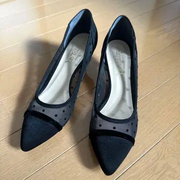 [ Le Talon ] 블랙 시스루 도트 힐 펌프스