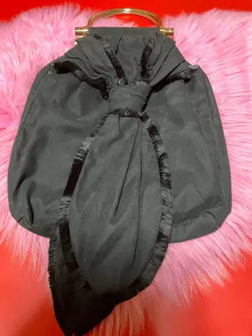 shops 블랙 리본 묶음 숄더백