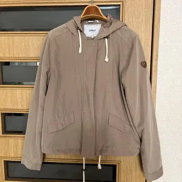 ONLY 후드 부착 마운틴 파카 M 사이즈 베이지