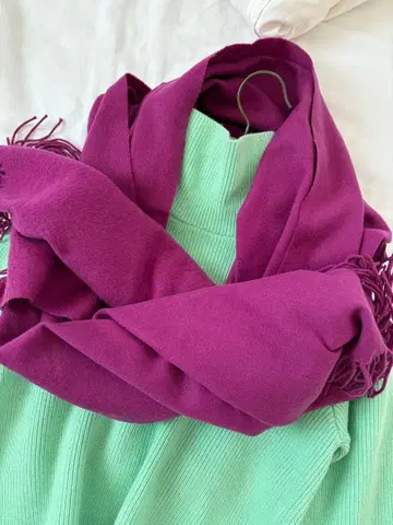 1시즌 착용 투모로우랜드 DESPRES 스톨