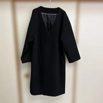 블랙 롱 코트 V넥