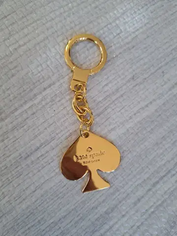 케이트 스페이드 스페이드 모양 키링