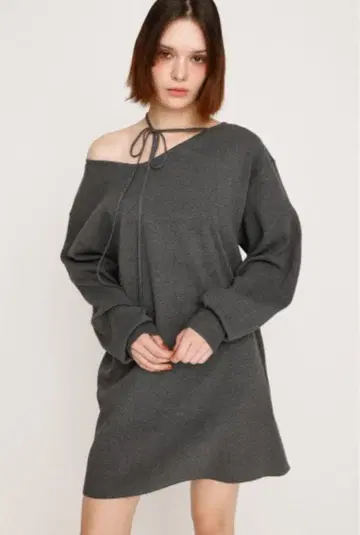 SLY 스라이 비대칭 넥 루즈 OP