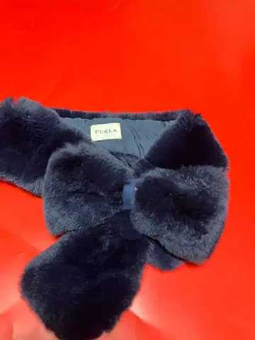 FURLA 네이비 퍼 머플러