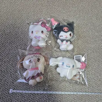 mikko x SANRIO Characters 도넛 디자인 마스코트 4종