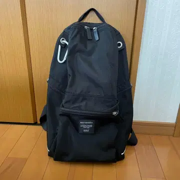 심플 블랙 백팩