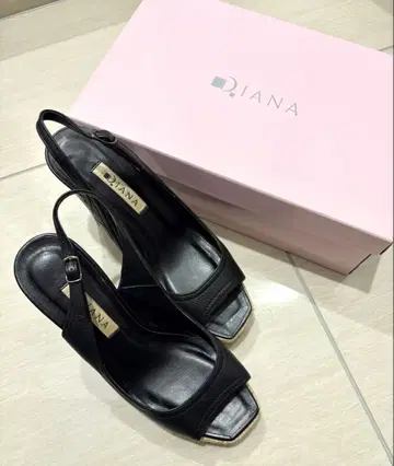 Diana 블랙 가죽 샌들