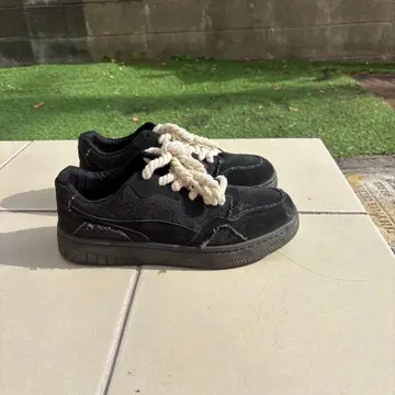 geek 풍 스니커즈