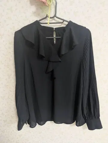 glove 소매 플리츠 프론트 프릴 블라우스