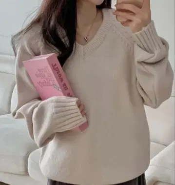 [ 미착용 새상품 ] VIVIDLADY V넥 니트탑 오트밀