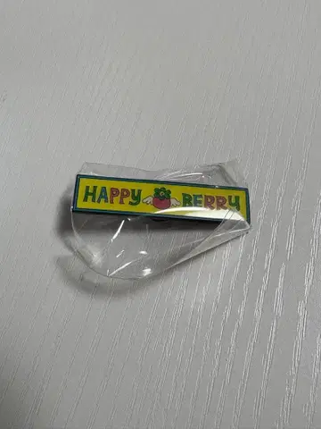 HAPPY BERRY 핀 배지 (캡슐 포함)