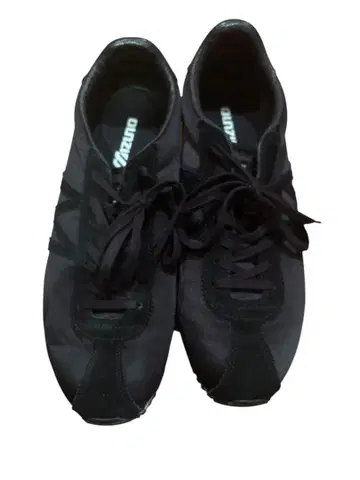 [ 새상품급 ] Mizuno 블랙 스니커즈