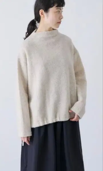 카구레 보아 풀오버 베이지