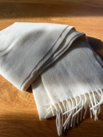 UNIQLO 화이트 프린지 머플러 사이즈 6