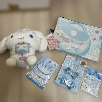 시나모롤 봉제 인형과 액세서리 세트