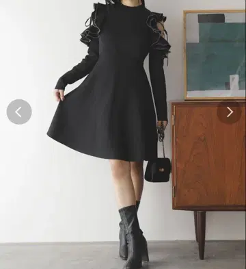 dazzlin 오픈 숄더 니트 미니 원피스