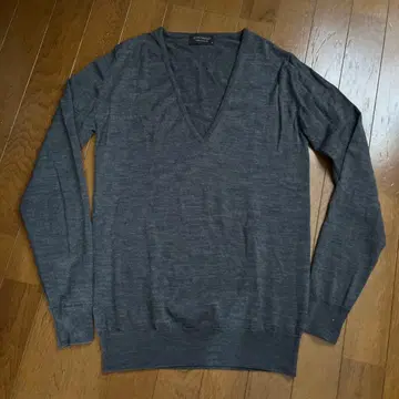 JOHN SMEDLEY 차콜 그레이 V넥 니트