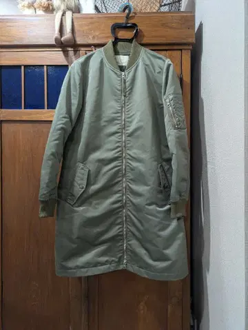 올리브 그린 MA-1 스타일 롱 자켓