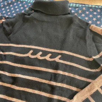 새상품급 muta 무타 터틀넥 니트 스웨터 블랙과 베이지