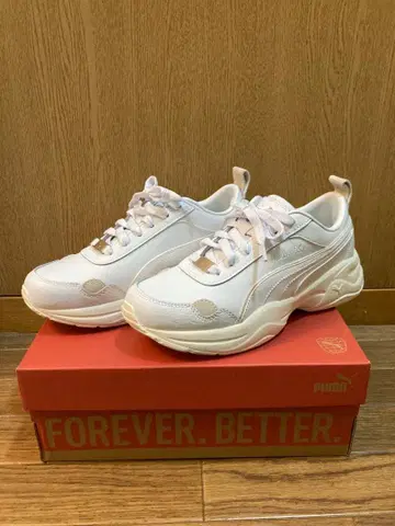 Puma 화이트 스니커즈 통굽