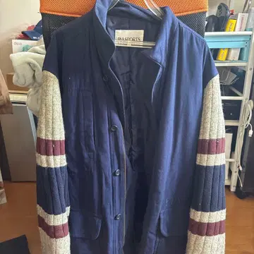 PIA SPORTS 버튼 부착 가디건