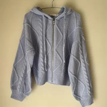 continuer de NICE CLAUP 라이트 블루 후드 부착 스웨터