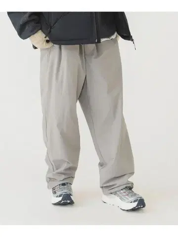 새상품급 BEAMS 나일론 테크 이지 팬츠 그레이