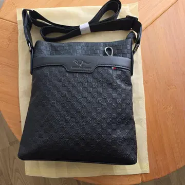 블랙 합성 피혁 숄더백