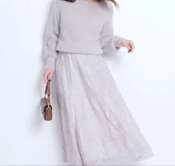 [ 미사용 ] jusglitty 플러피 보트넥 니트