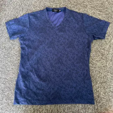 EPoca 네이비 꽃무늬 V넥 티셔츠 ITL 46