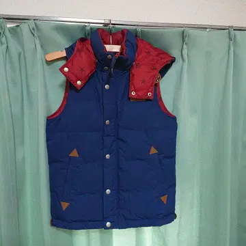 다운 베스트 네이비/레드 별 패턴