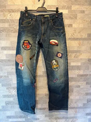 칼 헬무트 진 패치가 달린 데님