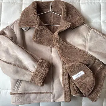 JEANASIS 베이지 숏 무스탕 코트