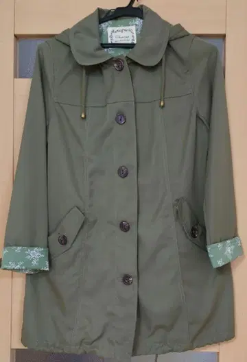 미사용 새상품 올리브 그린 점퍼 후드 부착