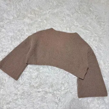 새상품 뷰티 앤 유스 유나이티드 애로우즈 숏 기장 플레어 소매 니트