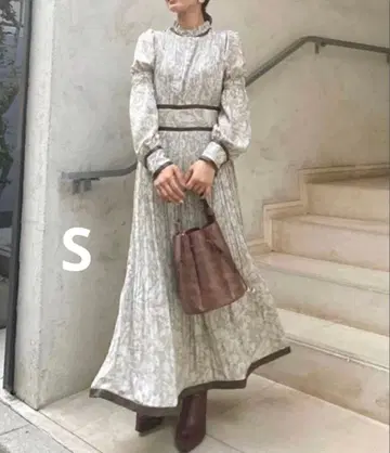 rienda 새상품급! 파이핑 디자인 플리츠 원피스