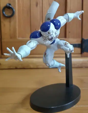 드래곤볼 프리저 피규어