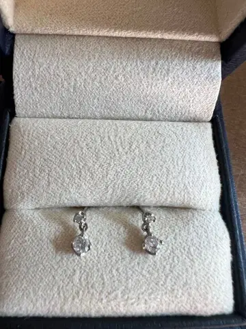 최종 가격 인하 다이아 2연 귀걸이 플라티나 반돔 아오야마