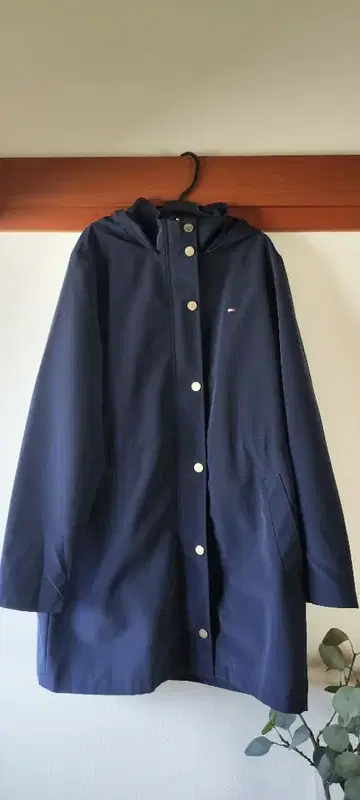 타미힐피거 네이비 후드 부착 코트 미사용