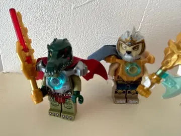 악어와 사자 피규어 세트