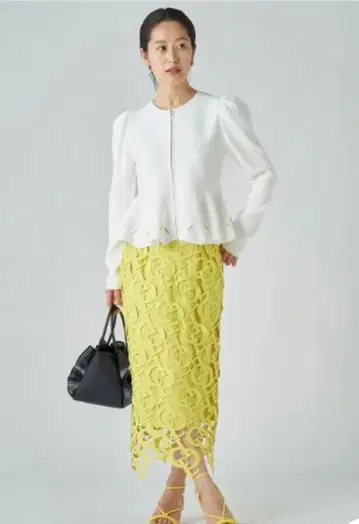 CELFORD 화이트 노카라 자켓 프릴 디자인