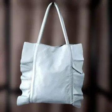 라이트 블루 가죽 숄더백 프릴 디자인